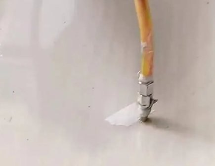 梧州瓷砖空鼓维修公司专业解答在瓷砖铺贴过程中，如果使用的砂料过粗（如全部使用了粗砂），可能会导致以下问题